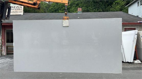 RU611 Metropolitan Quartz by Hanstone